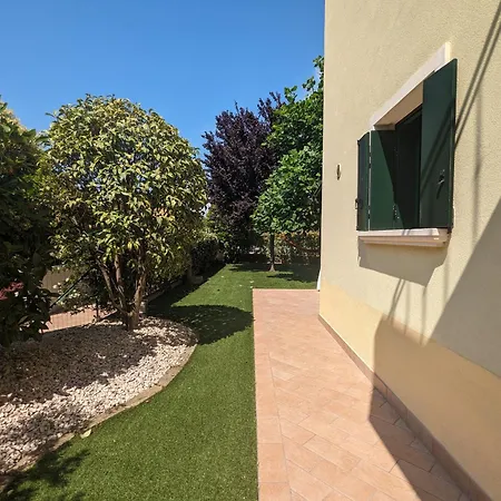 Lush Garden Getaway Apartamento