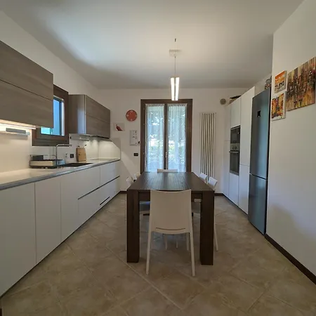 Lush Garden Getaway Caldiero