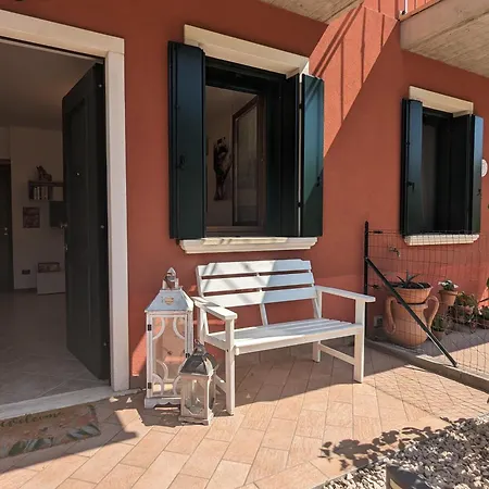 Lush Garden Getaway דירה